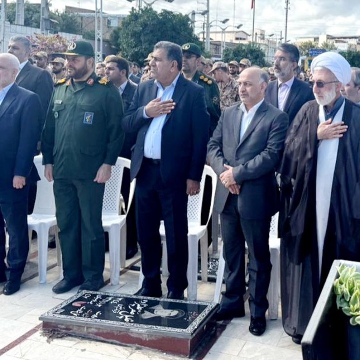 عطرافشانی گلزار شهدای ساری با حضور رئیس بنیاد شهید و امور ایثارگران کشور و مدیرعامل بیمه دی